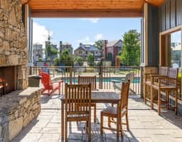 15% off gorgeous cottage, hot tub, pool, fishing ponds, streams, waterfalls!