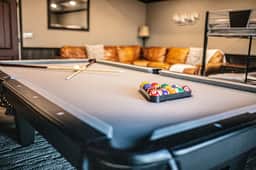 Stunning Views, Hot Tub, Pool Table, new furniture!