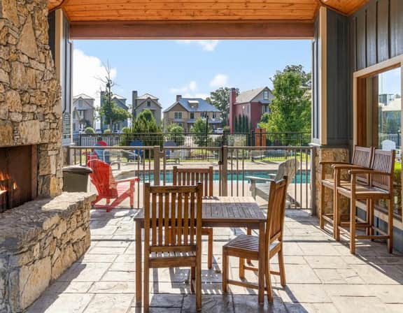 15% off gorgeous cottage, hot tub, pool, fishing ponds, streams, waterfalls!