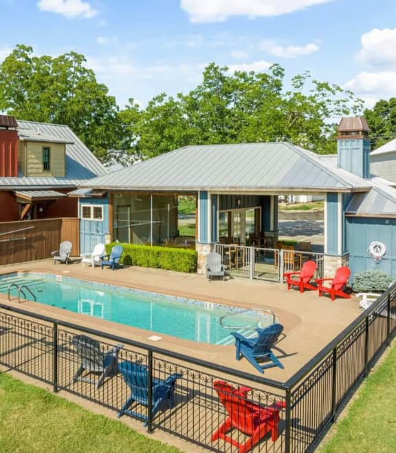 15% off gorgeous cottage, hot tub, pool, fishing ponds, streams, waterfalls!