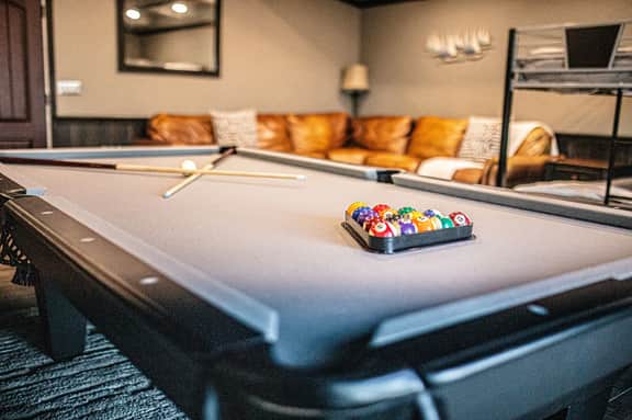Stunning Views, Hot Tub, Pool Table, new furniture!