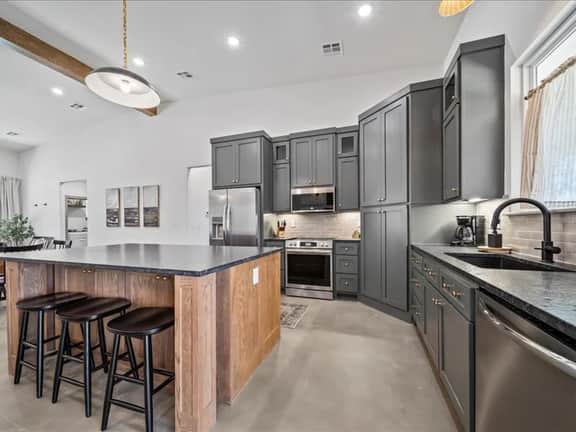 Duck Creek Wilderness Retreat w/Hot tub, Unbeatable Rates!