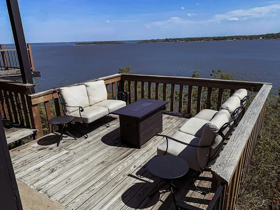 Stunning Views, Hot Tub, Pool Table, new furniture!